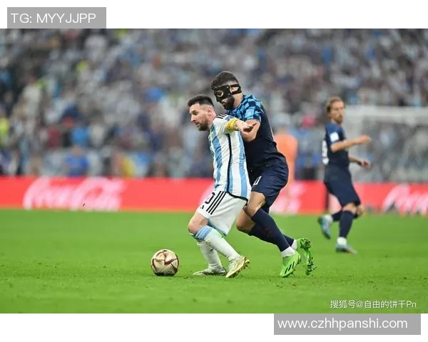 球星现身街头草地赛引发热潮展现野足球激情魅力