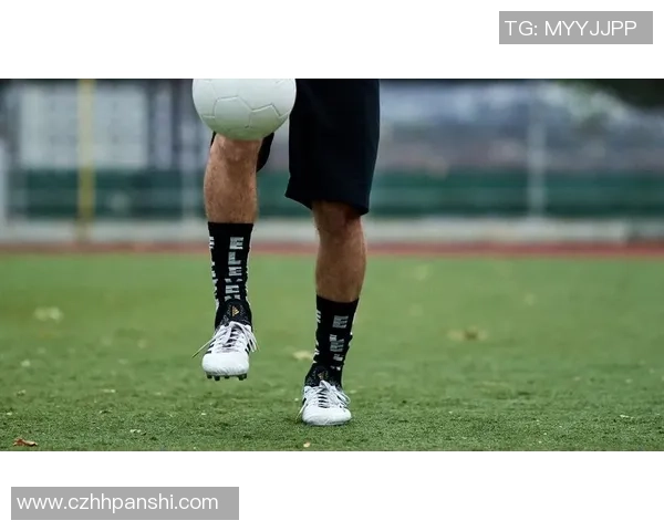 足球明星颠球技巧与训练方法解析提升球技的秘密与挑战